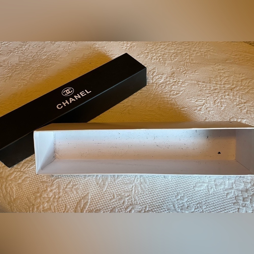 Chanel box (empty) - Picture 3 of 11